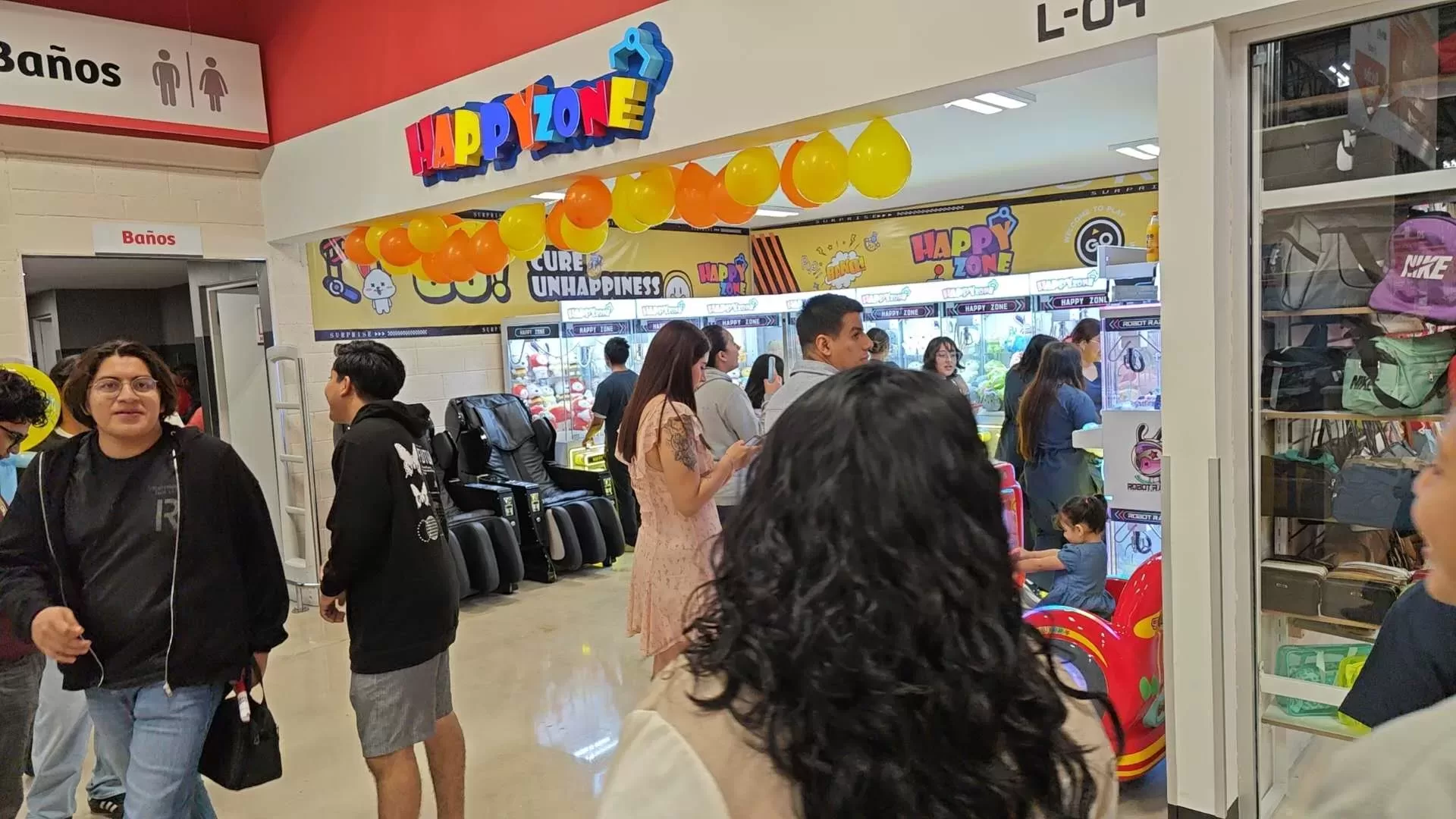 Mexico claw machine store project in a shopping mall featuring multiple claw machines and family entertainment equipment