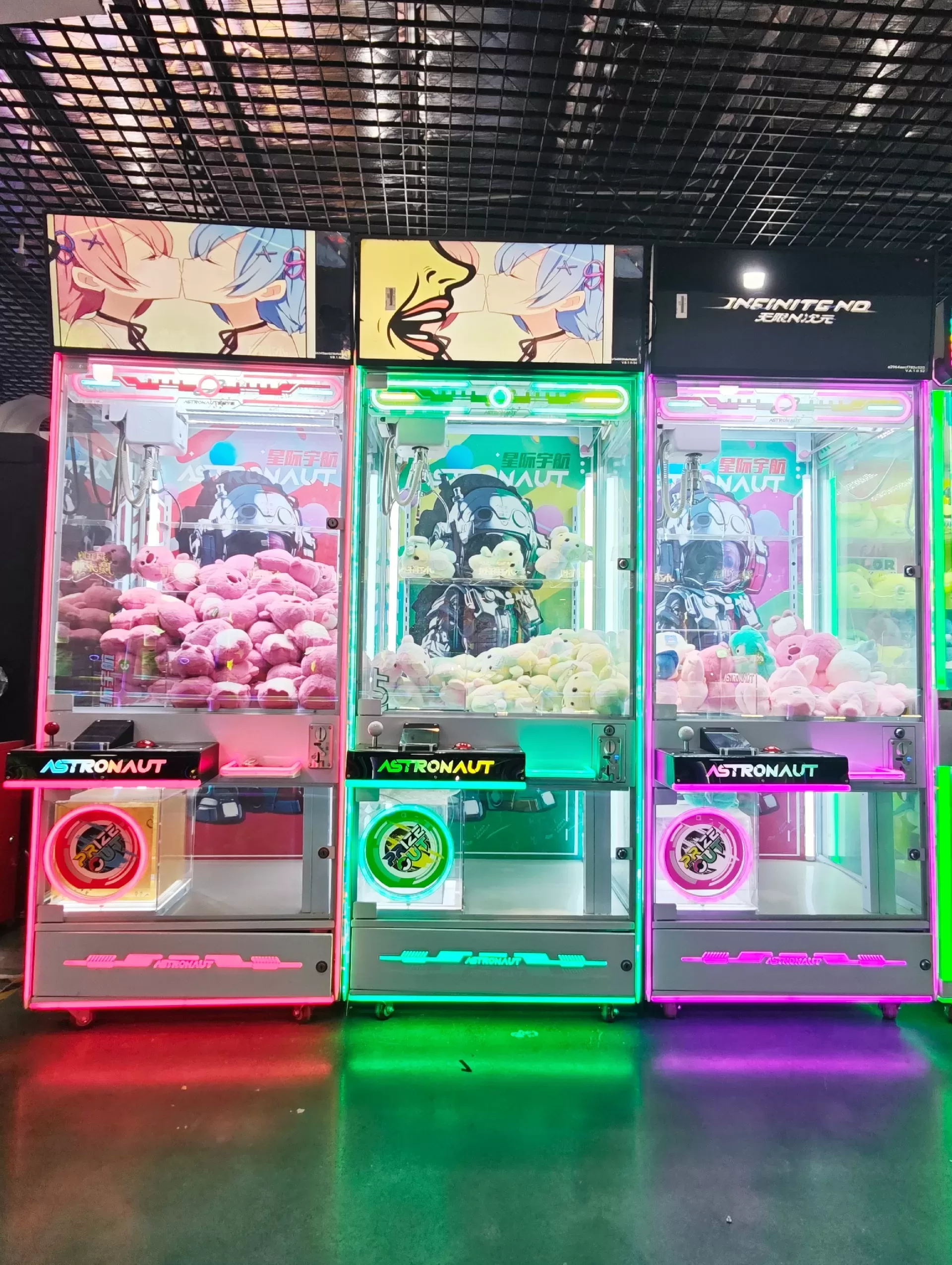 Interstellar Spaceflight full-body transparent claw machine front view with space-themed LED lighting